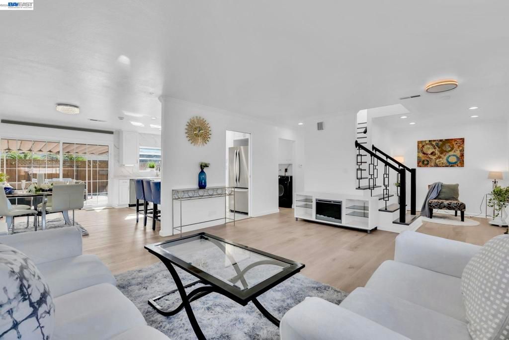 Image 6 of property listing at 1532 1532 Kooser Rd, San Jose, CA 95118