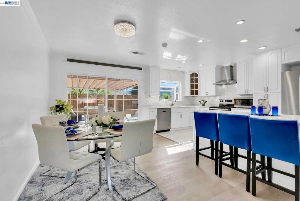 Image 8 of property listing at 1532 1532 Kooser Rd, San Jose, CA 95118