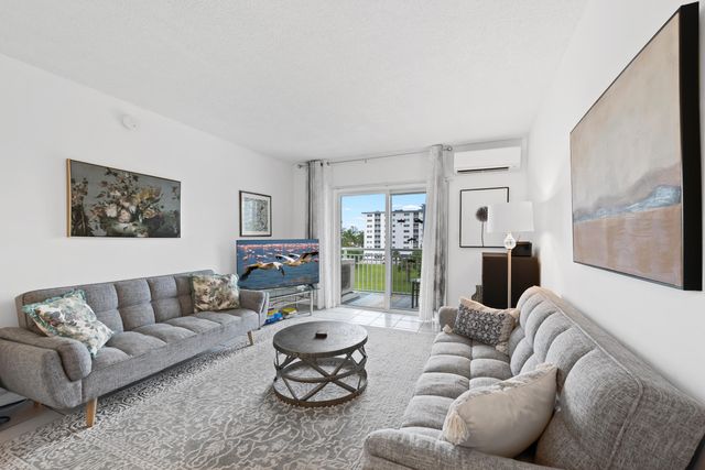 720 Orton Avenue 402, Fort Lauderdale, FL 33304