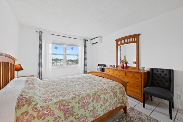 720 Orton Avenue 402, Fort Lauderdale, FL 33304