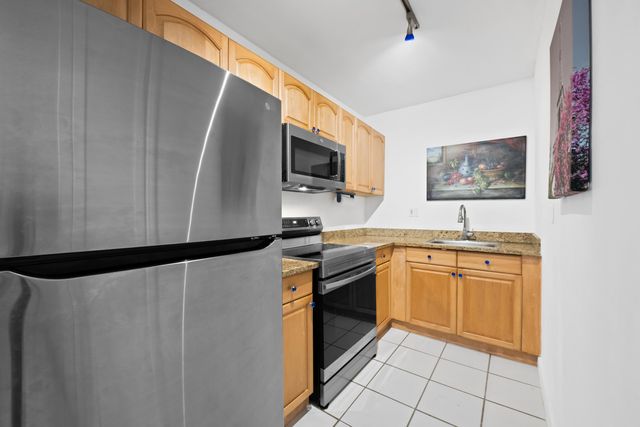 720 Orton Avenue 402, Fort Lauderdale, FL 33304