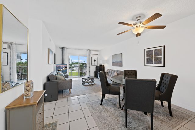 720 Orton Avenue 402, Fort Lauderdale, FL 33304