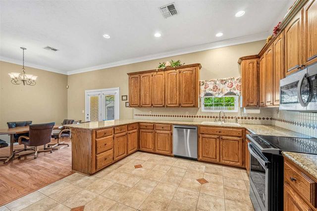 6601 NW Willow Tree Cir, Lawton, OK 73505