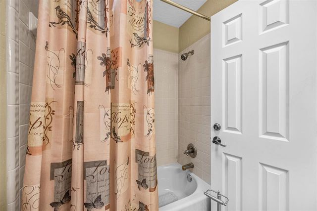 6601 NW Willow Tree Cir, Lawton, OK 73505