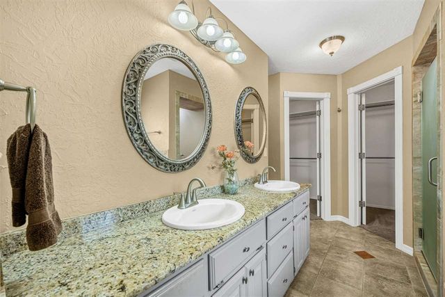 6601 NW Willow Tree Cir, Lawton, OK 73505