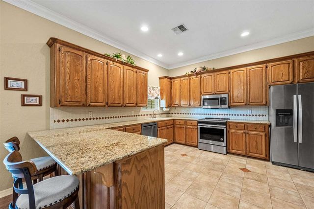 6601 NW Willow Tree Cir, Lawton, OK 73505