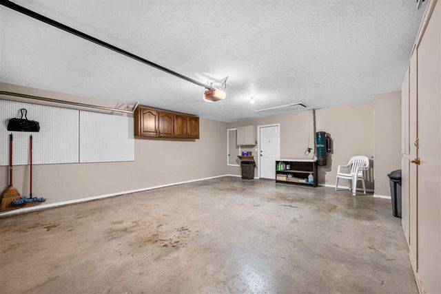 6601 NW Willow Tree Cir, Lawton, OK 73505