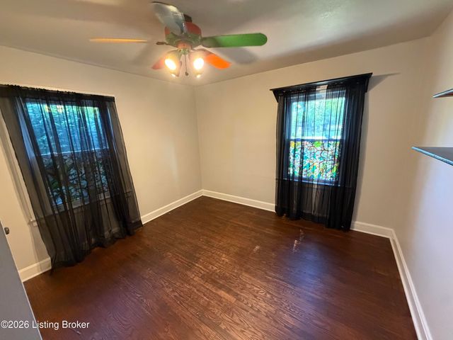 4906 Valley Station Rd, Louisville, KY 40272