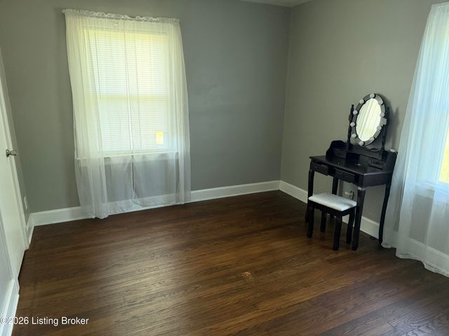 4906 Valley Station Rd, Louisville, KY 40272