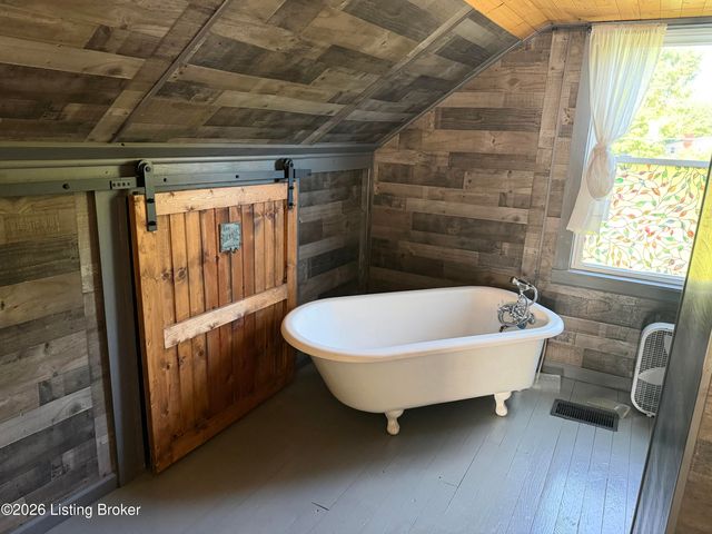 4906 Valley Station Rd, Louisville, KY 40272