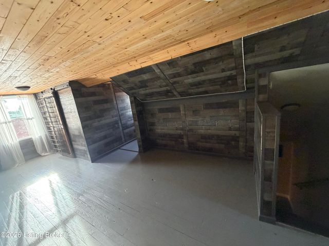 4906 Valley Station Rd, Louisville, KY 40272