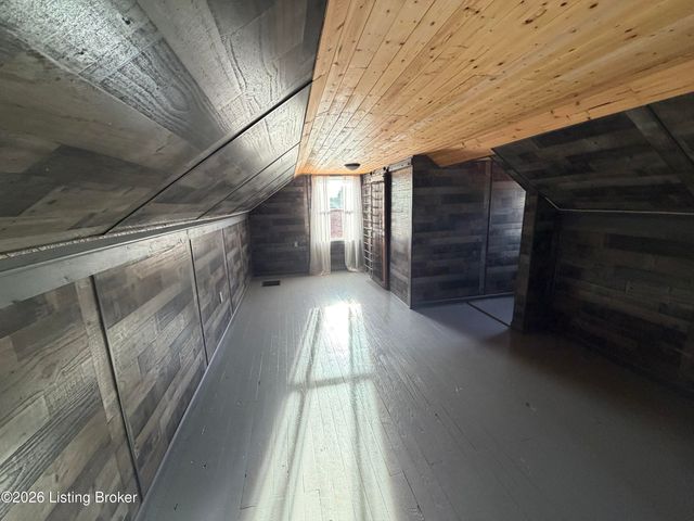 4906 Valley Station Rd, Louisville, KY 40272