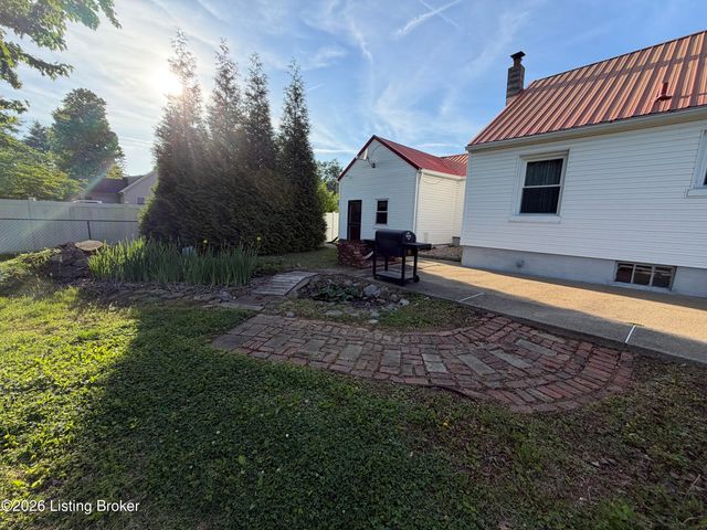 4906 Valley Station Rd, Louisville, KY 40272