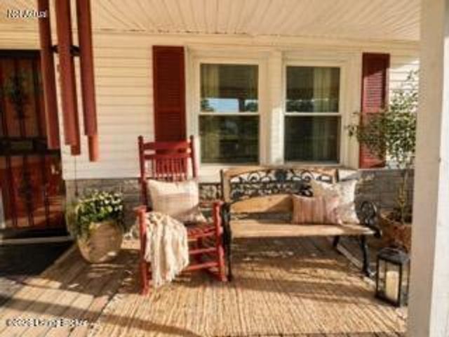 4906 Valley Station Rd, Louisville, KY 40272