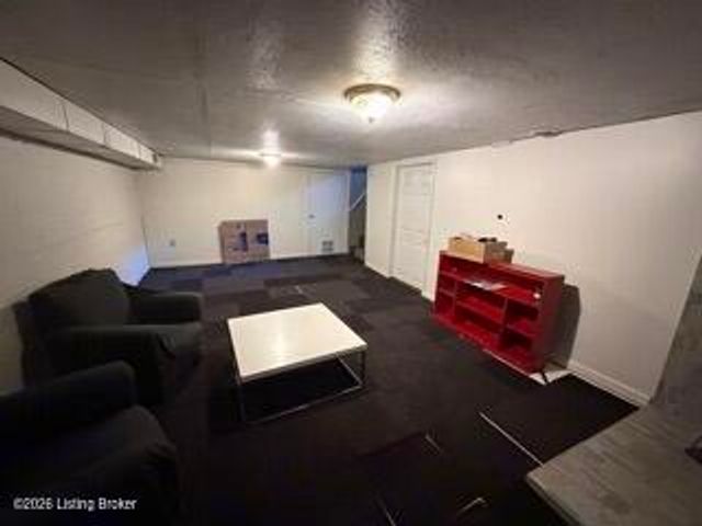 4906 Valley Station Rd, Louisville, KY 40272