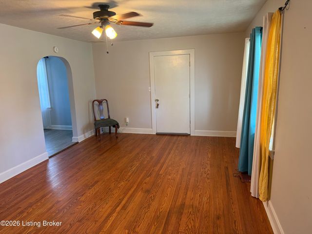 4906 Valley Station Rd, Louisville, KY 40272