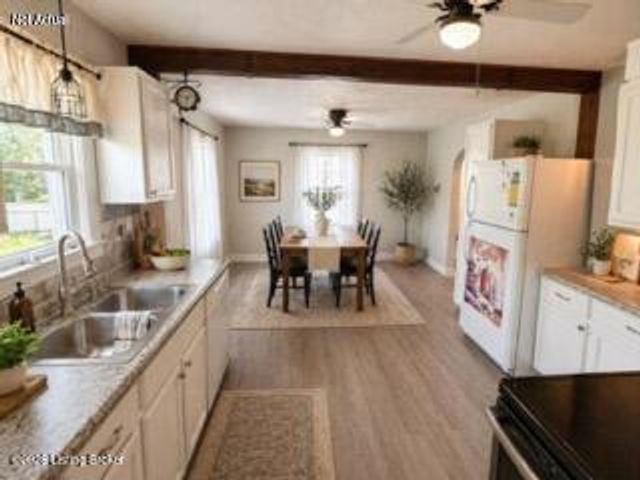 4906 Valley Station Rd, Louisville, KY 40272