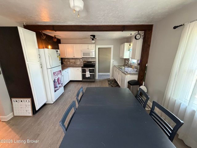 4906 Valley Station Rd, Louisville, KY 40272