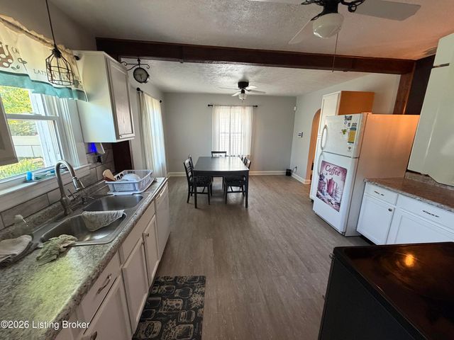 4906 Valley Station Rd, Louisville, KY 40272