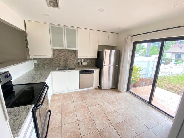 6729 NW 29th Way, Fort Lauderdale, FL 33309