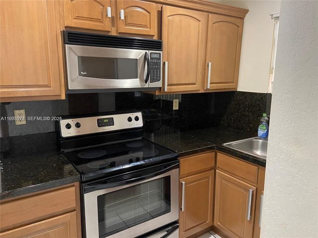 10851 SW 2nd St K305, Sweetwater, FL 33174