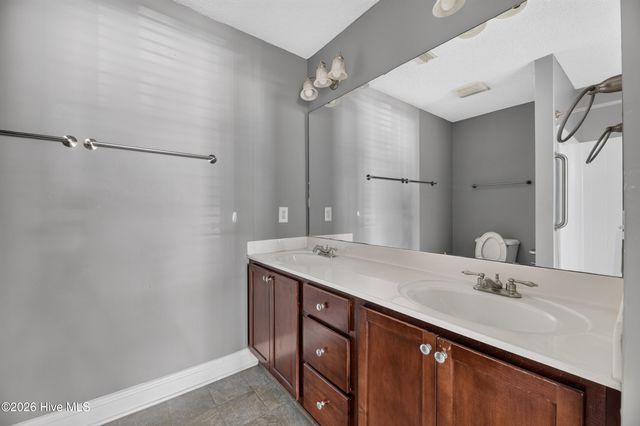 2552 Saddleback Drive B, Winterville, NC 28590