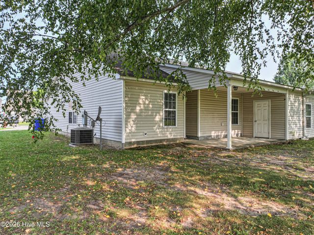 2552 Saddleback Drive B, Winterville, NC 28590