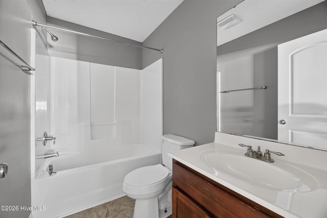 2552 Saddleback Drive B, Winterville, NC 28590
