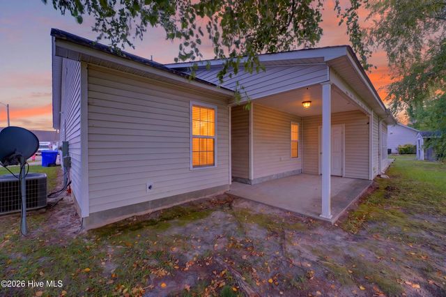 2552 Saddleback Drive B, Winterville, NC 28590