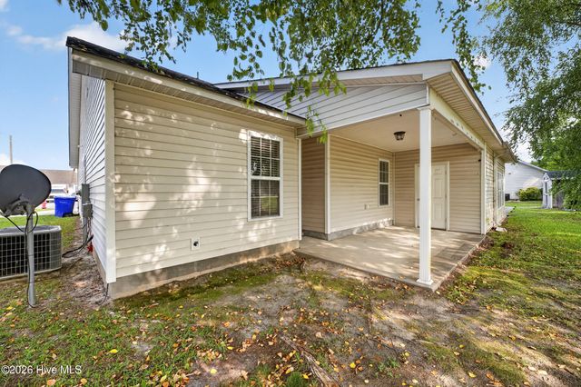 2552 Saddleback Drive B, Winterville, NC 28590