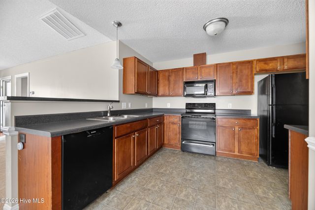 2552 Saddleback Drive B, Winterville, NC 28590