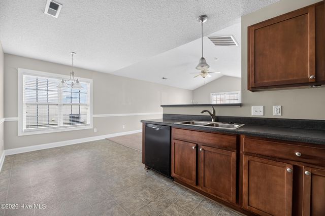 2552 Saddleback Drive B, Winterville, NC 28590