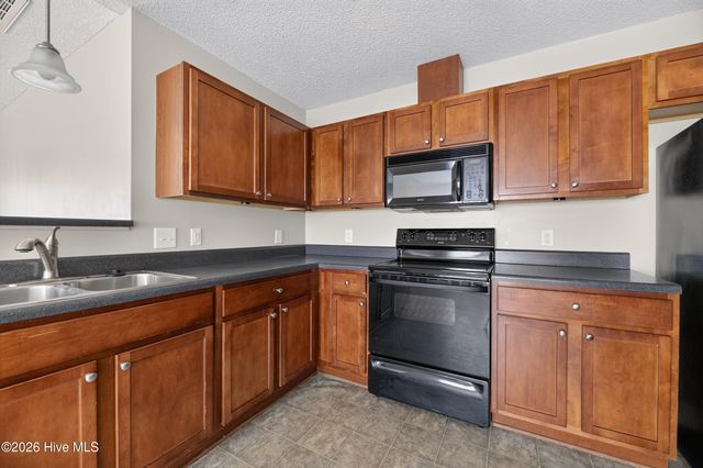2552 Saddleback Drive B, Winterville, NC 28590