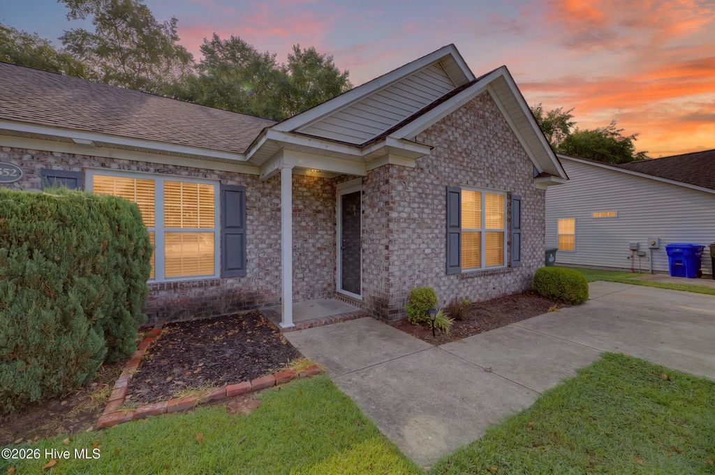2552 Saddleback Drive B, Winterville, NC 28590