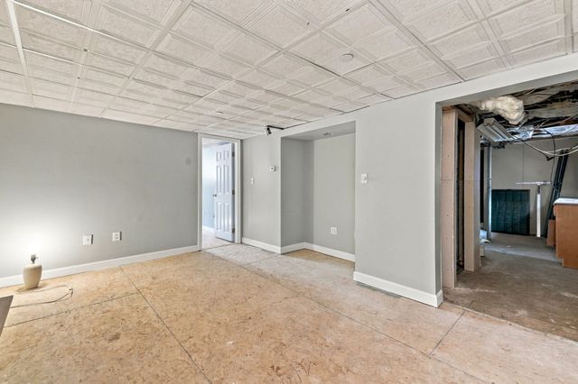 70 Hovey St, Watertown, MA 02472