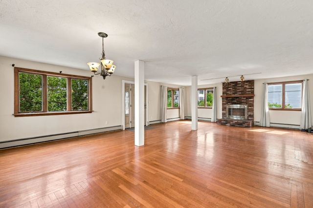 70 Hovey St, Watertown, MA 02472