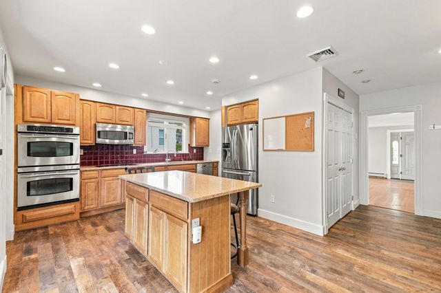 70 Hovey St, Watertown, MA 02472
