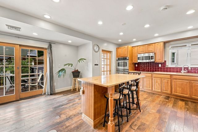 70 Hovey St, Watertown, MA 02472