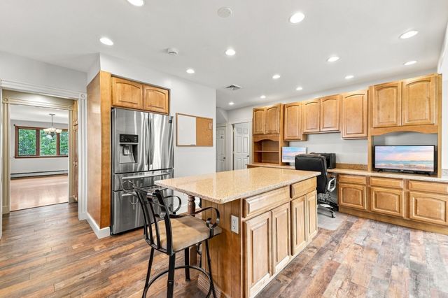 70 Hovey St, Watertown, MA 02472