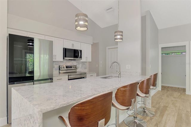 2137 WORRINGTON STREET, Sarasota, FL 34231
