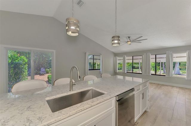 2137 WORRINGTON STREET, Sarasota, FL 34231