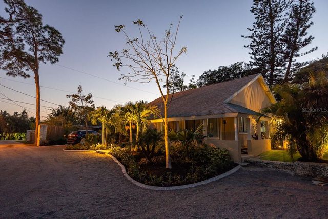 2137 WORRINGTON STREET, Sarasota, FL 34231