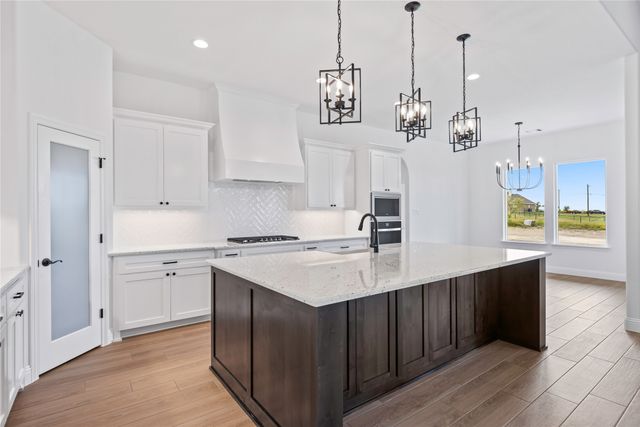 233 Oak Meadow Lane, Weatherford, TX 76085