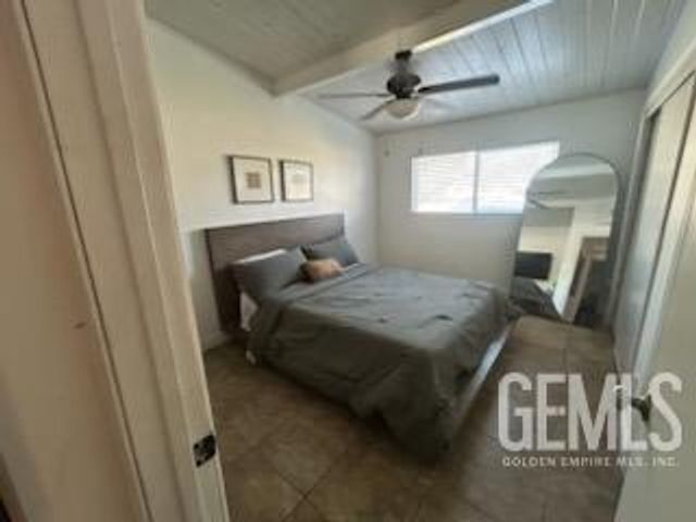 909 Oberlin Court, Bakersfield, CA 93305