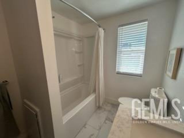 909 Oberlin Court, Bakersfield, CA 93305