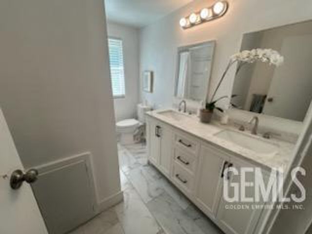 909 Oberlin Court, Bakersfield, CA 93305