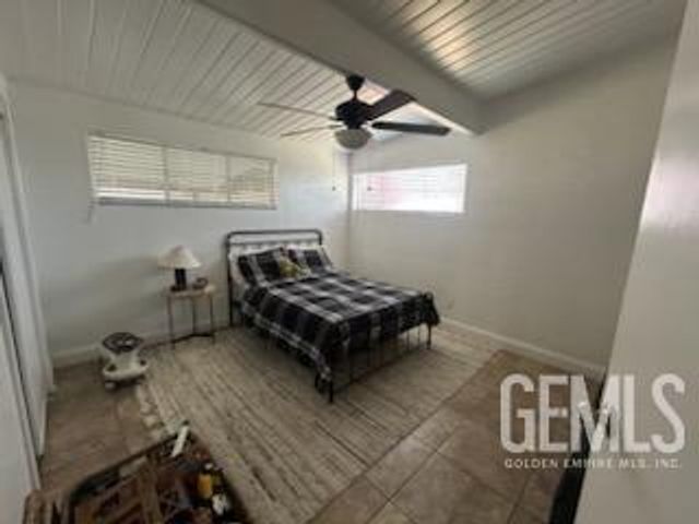 909 Oberlin Court, Bakersfield, CA 93305