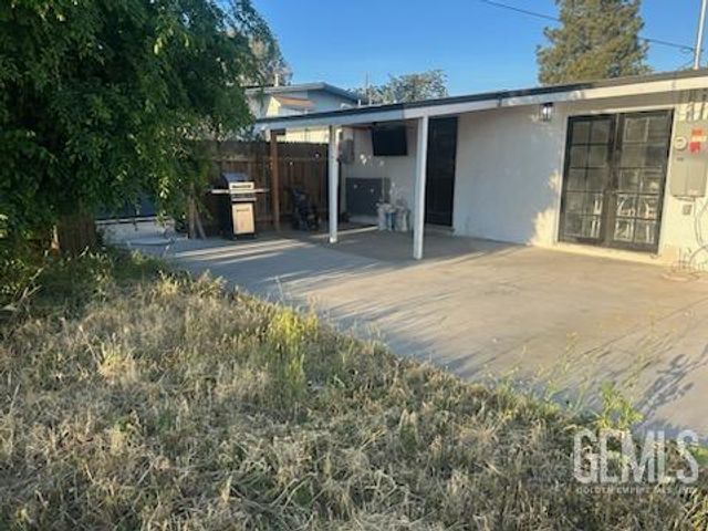 909 Oberlin Court, Bakersfield, CA 93305