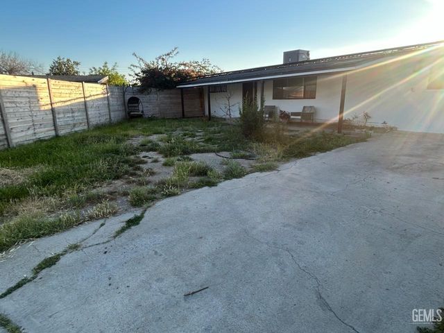 909 Oberlin Court, Bakersfield, CA 93305