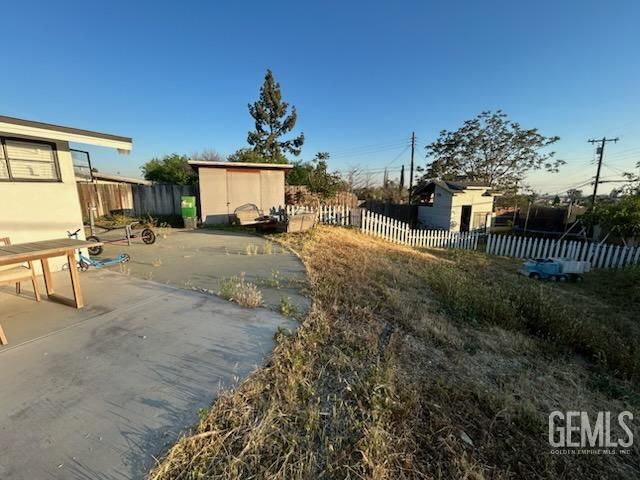 909 Oberlin Court, Bakersfield, CA 93305